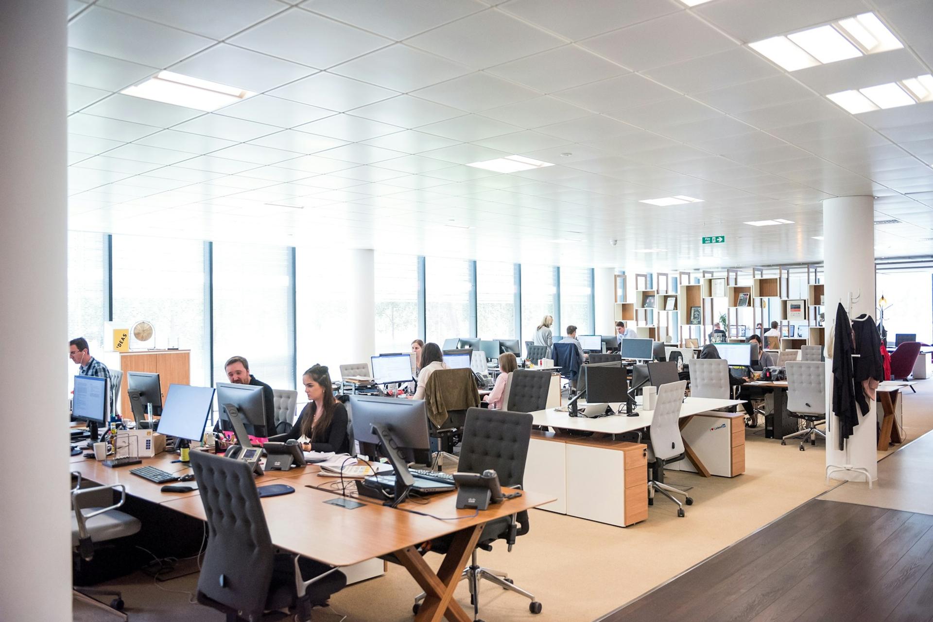 Call Center Occupancy Rate: Formula, Targets and Burnout Guardrails