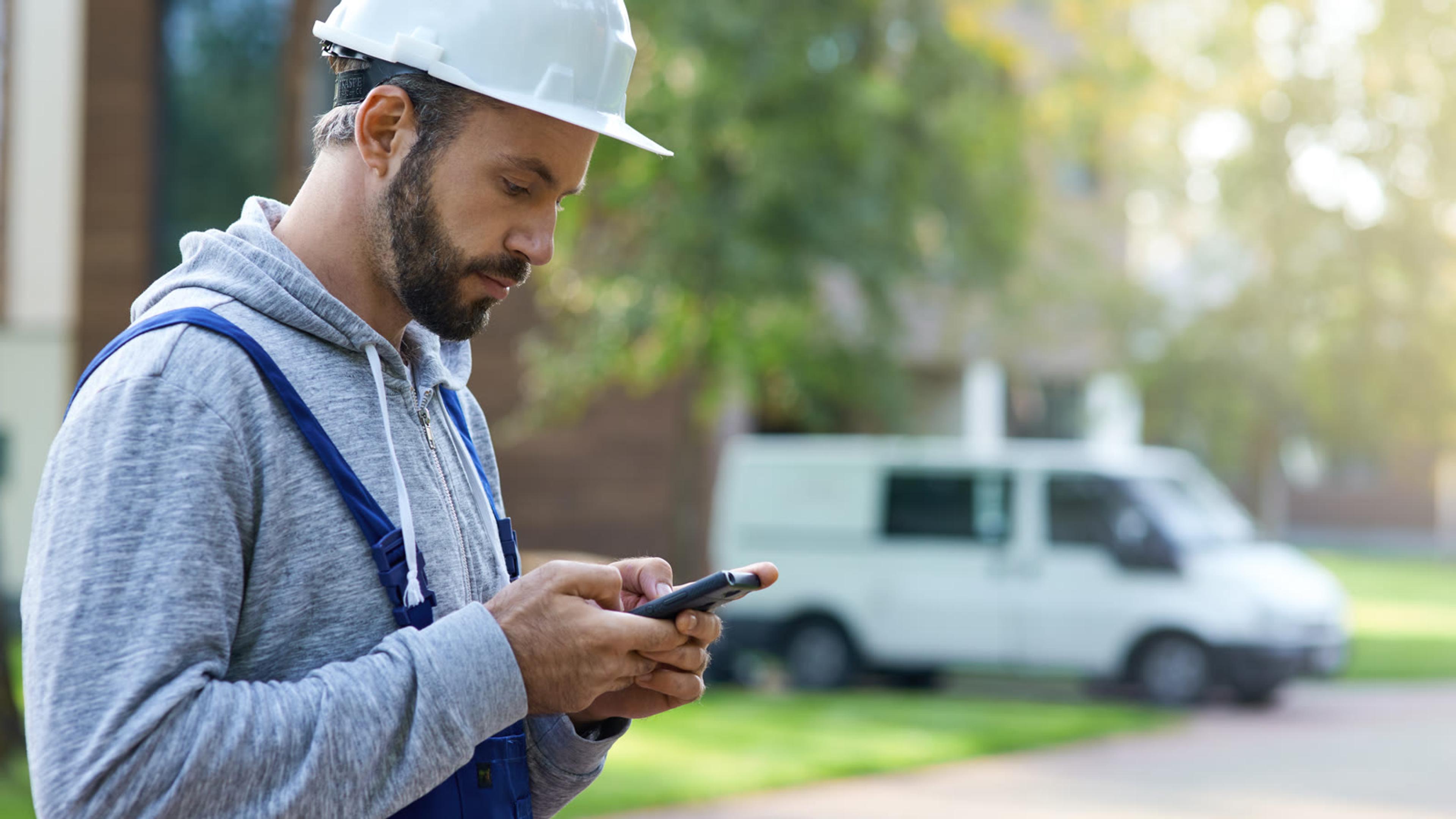 Field Service Softphone Guide: Mobile VoIP for Teams