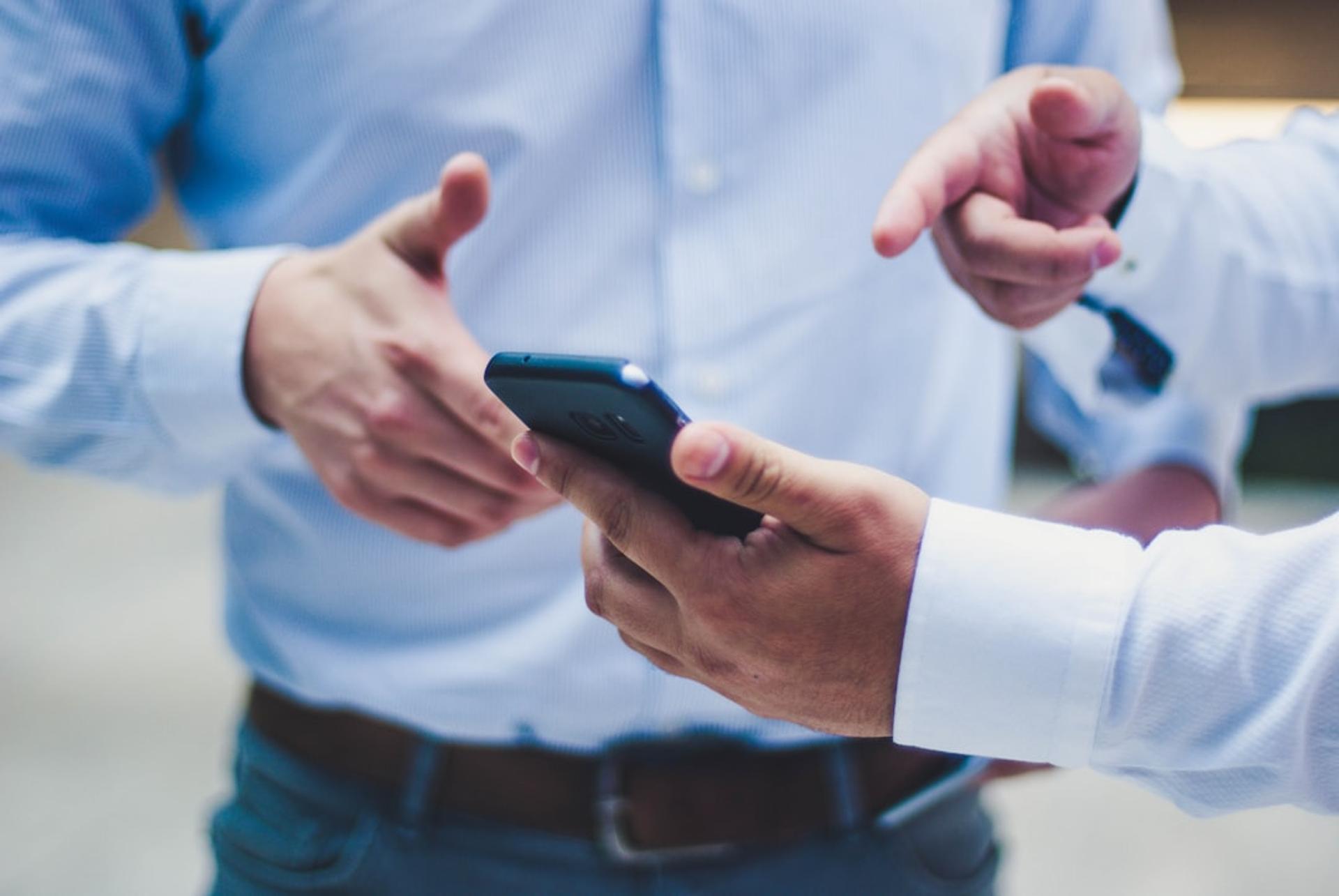 Business Mobile vs Softphone: Which Should Your Team Use?