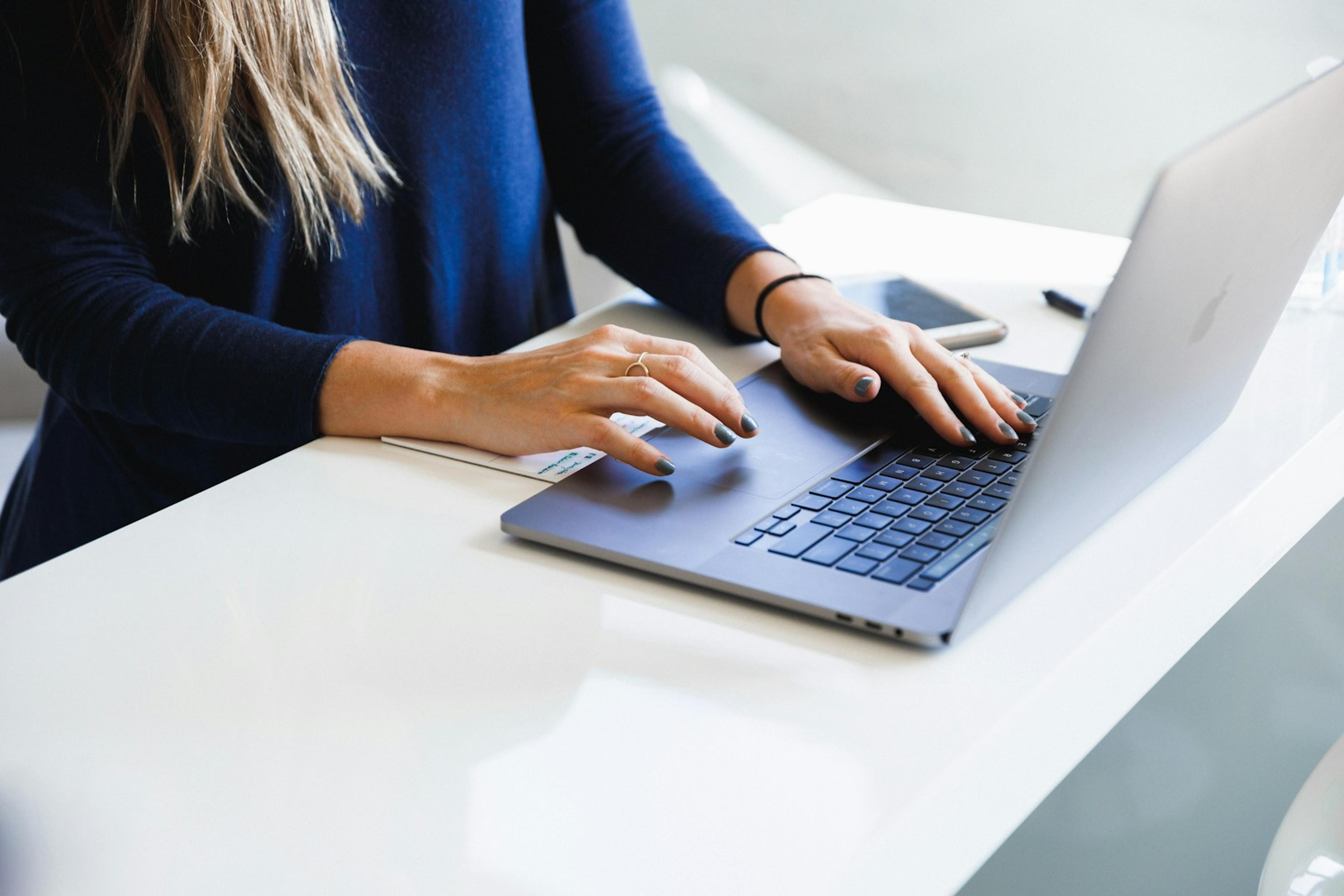Remote business user testing a laptop endpoint for cloud PBX calling