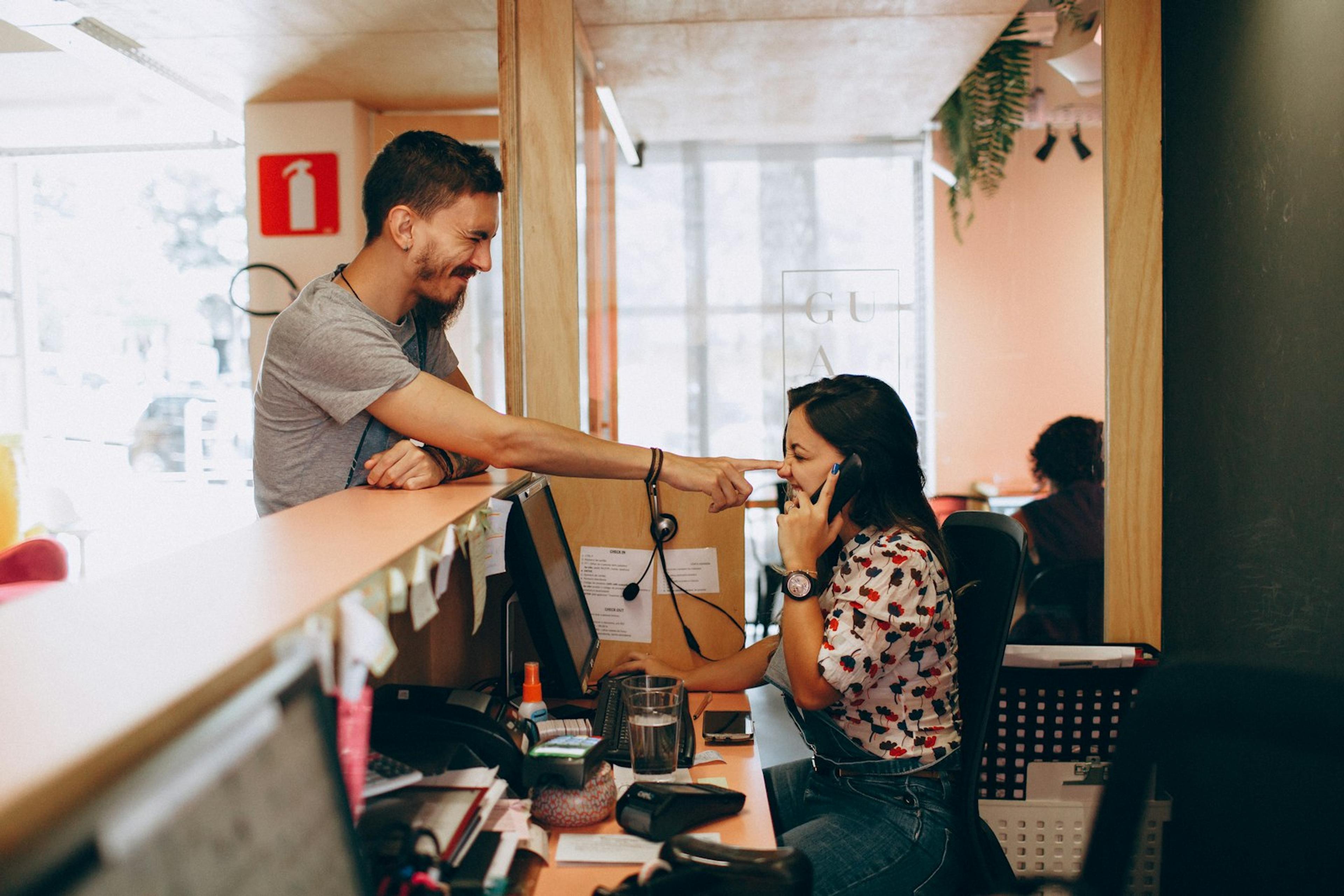 Two colleagues discussing a customer handoff at work