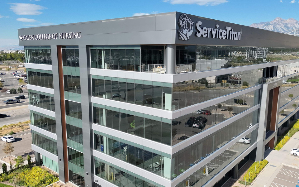 Exterior of the office building at Sutherland Title’s Draper location