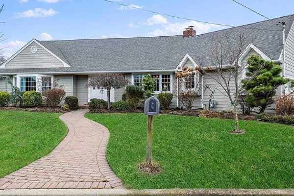 4 Suffolk Road Massapequa NY 11758
