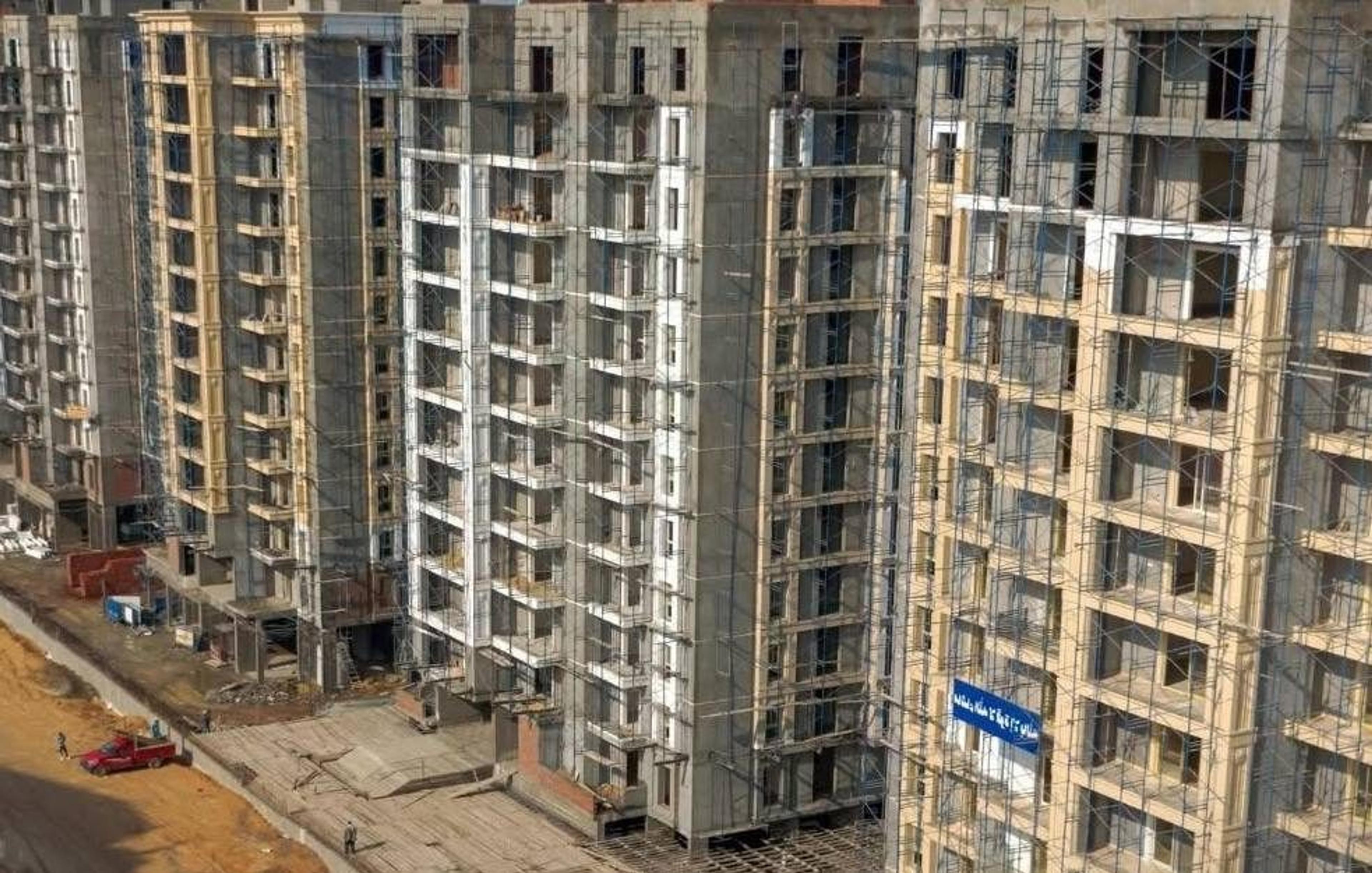 The six residential towers of Six Towers Sawary under construction