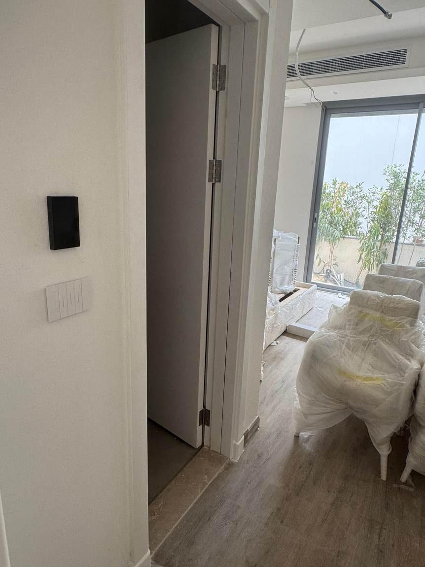 In-wall speaker and keypad