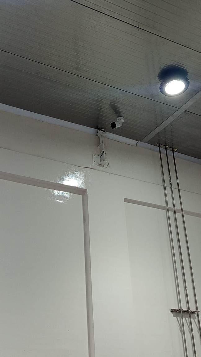 High-bay camera in a production hall