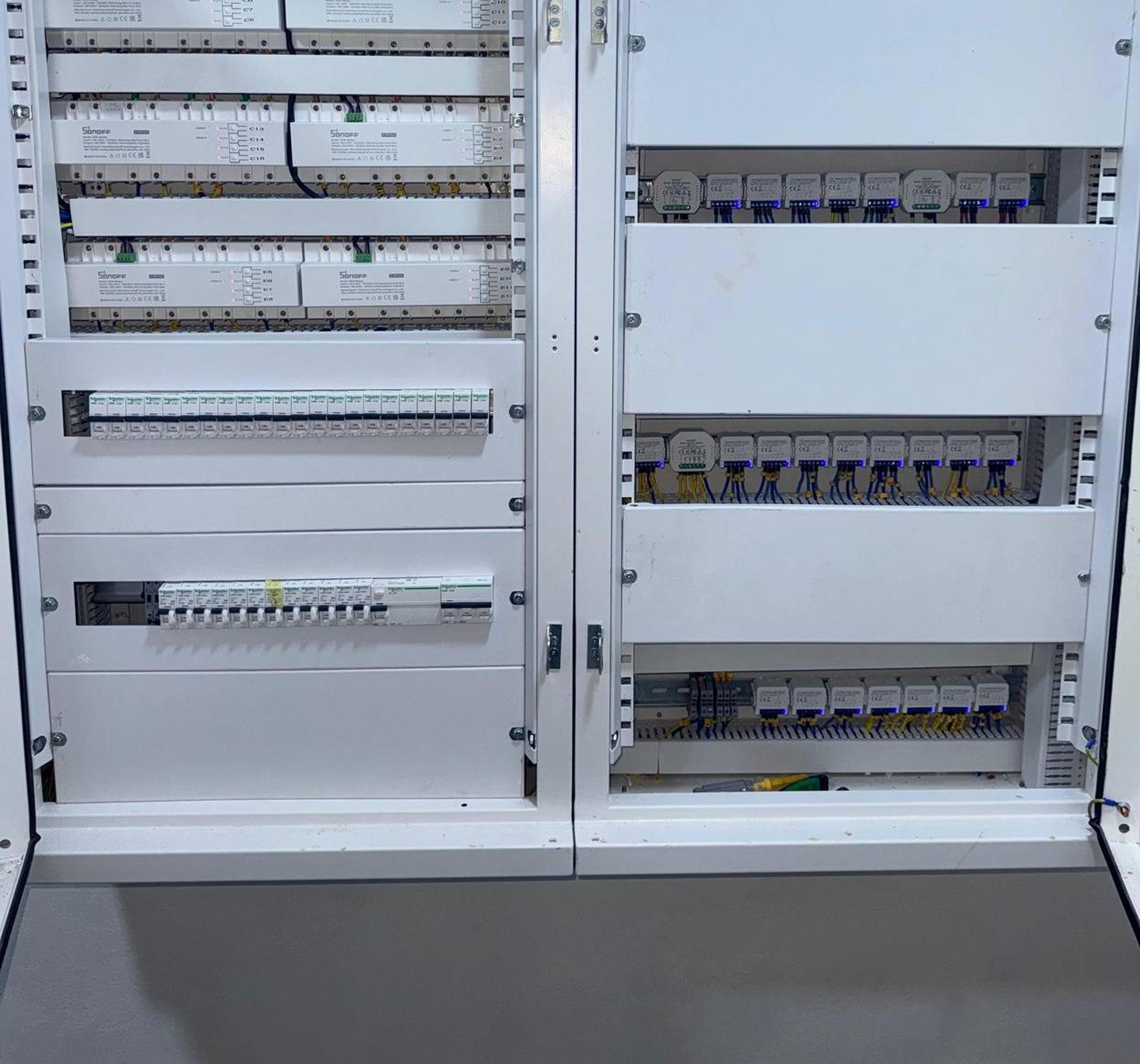 Distribution and automation board