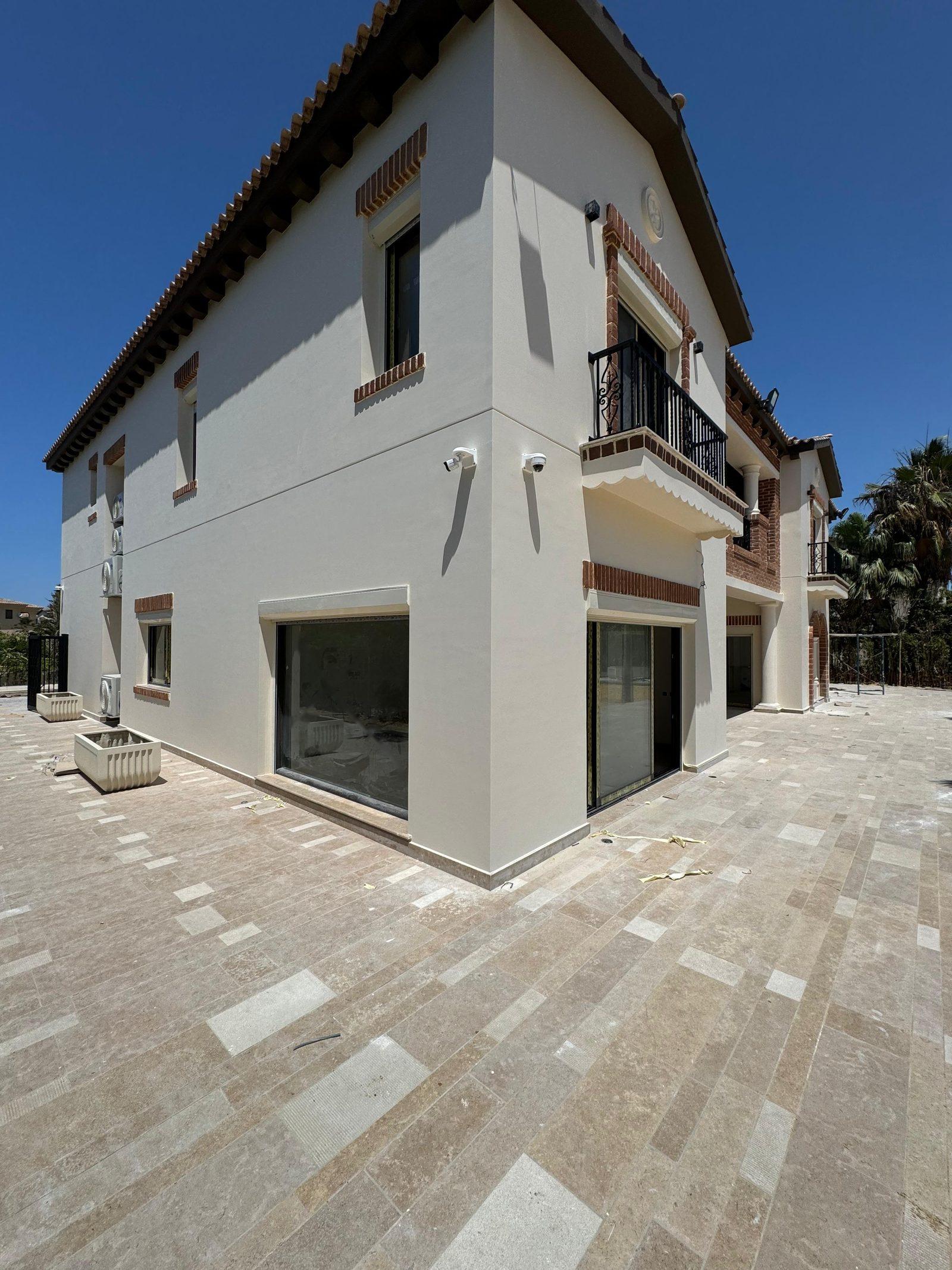 Villa in Marassi with surveillance cameras on the façade