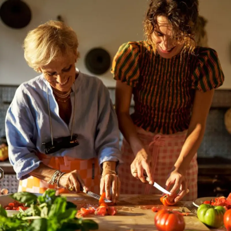 Gemeinsames Kochen in der Küche