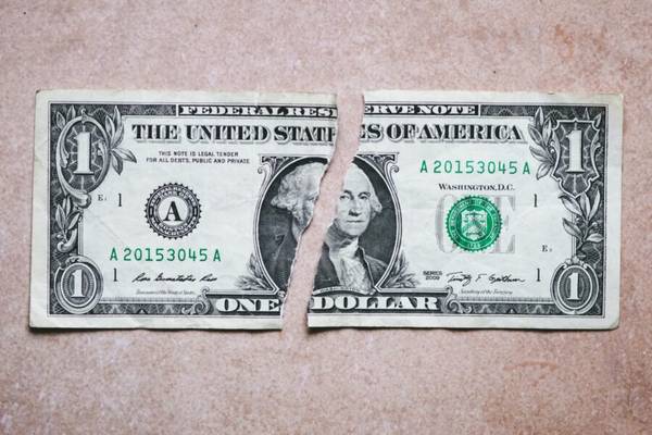 Smile-Turned-Snarl: Tariffs, Treasuries, & the Dollar’s Slide