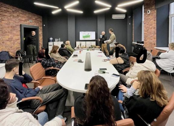 Utbildning, minsäkerhet. Volontärorganisationen Prevail, Ukraina November 2025. 