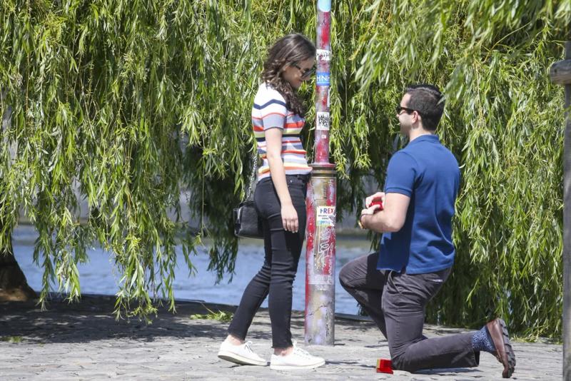 Paris Engagement Proposal Photography: Justin and Michelle – surprise proposal at Square du Vert-Galant, Paris