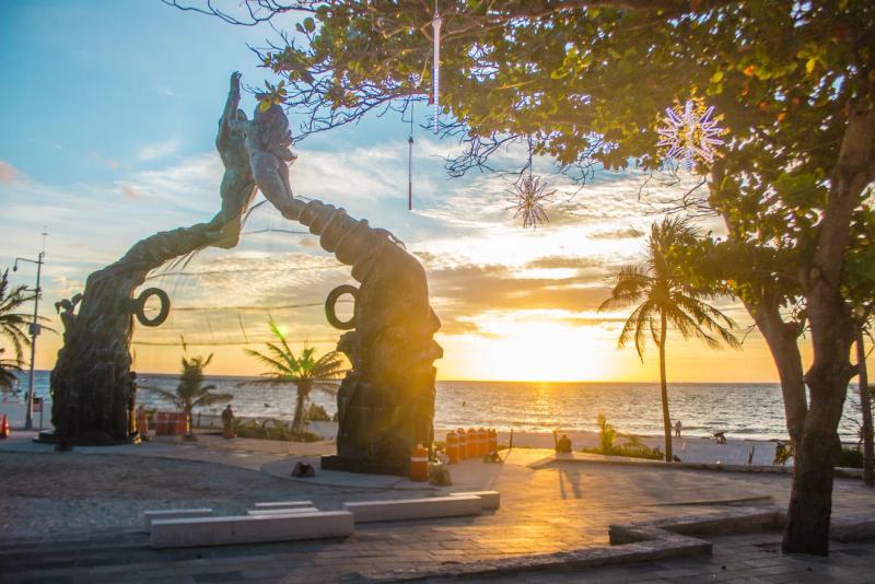 Parque Los Fundadores & Portal Maya, Playa del Carmen