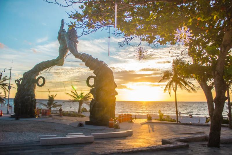 Parque Los Fundadores & Portal Maya, Playa del Carmen