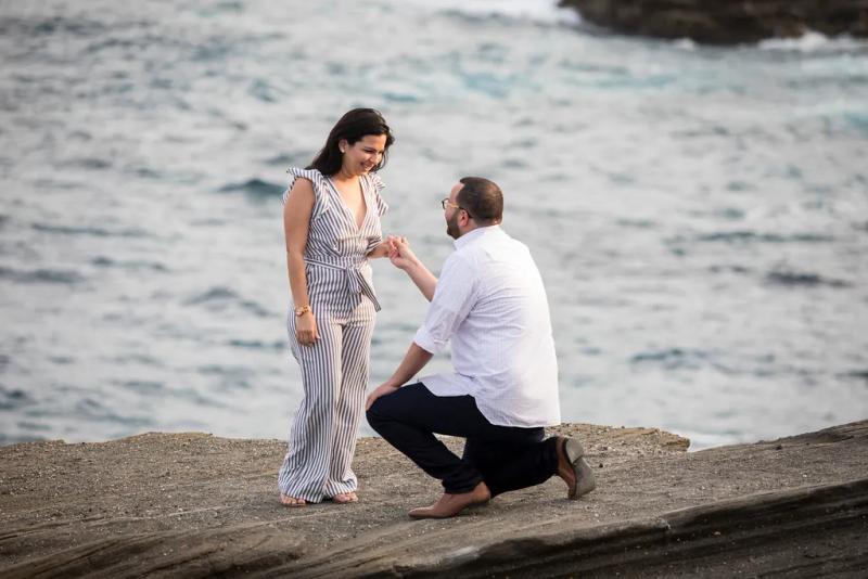 Oceanside Cliff Proposal at Lanai Lookout – surprise proposal at Lanai Lookout, Oahu, Hawaii