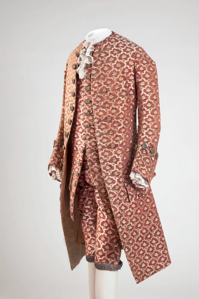 Rood-roze pak met patroon