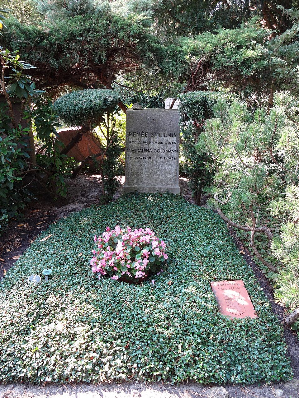 Gravestone of Renée Sintenis and Magdalena Goldmann