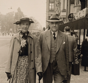 Foto van de verzamelaars broer en zus Van Baaren