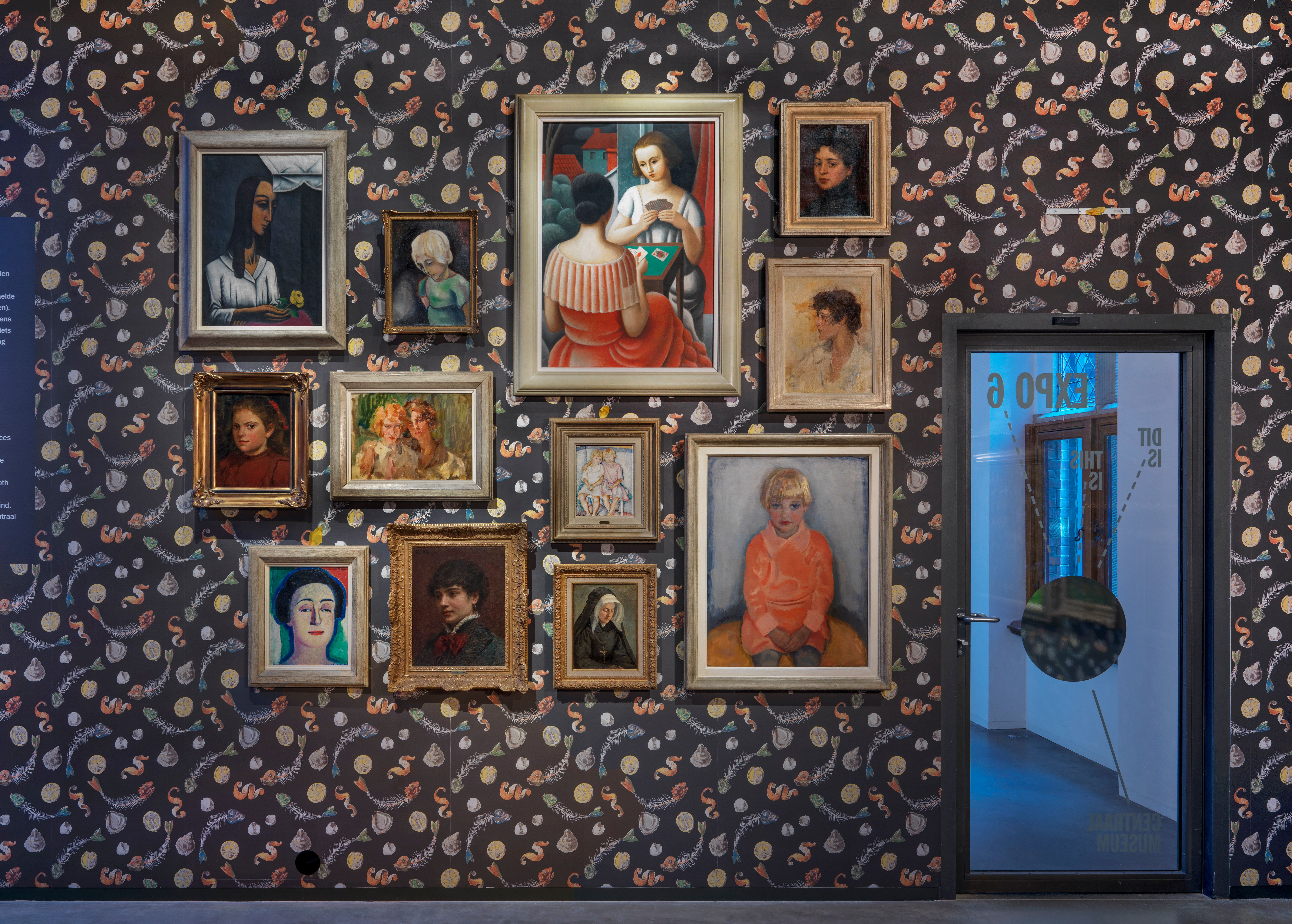 photo of the gallery at the Centraal Museum displaying the Van Baaren collection