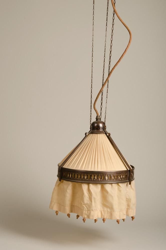 Hanglamp van metaal met stoffen kap