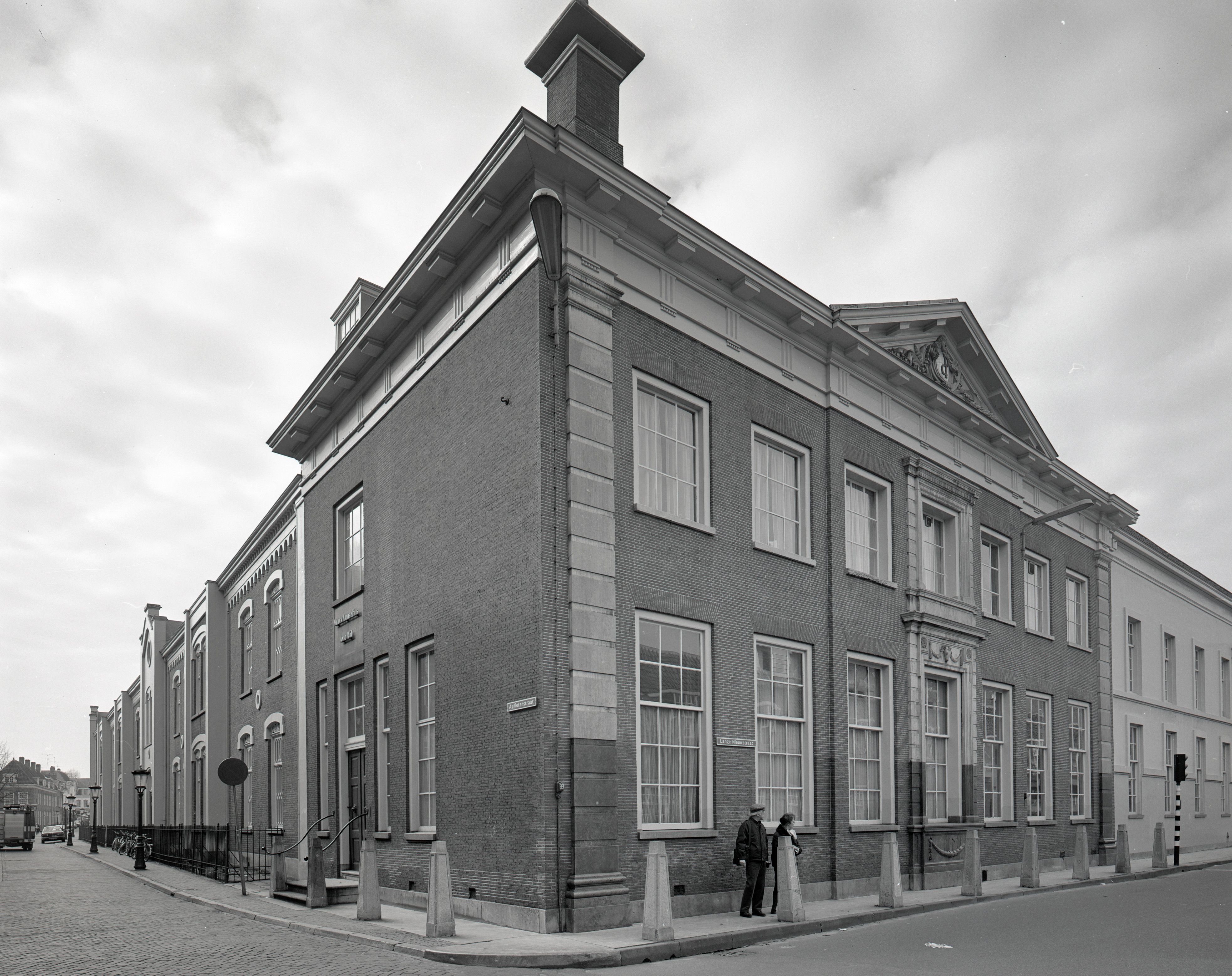 View of the front and side façades of the Willem Arntsz House