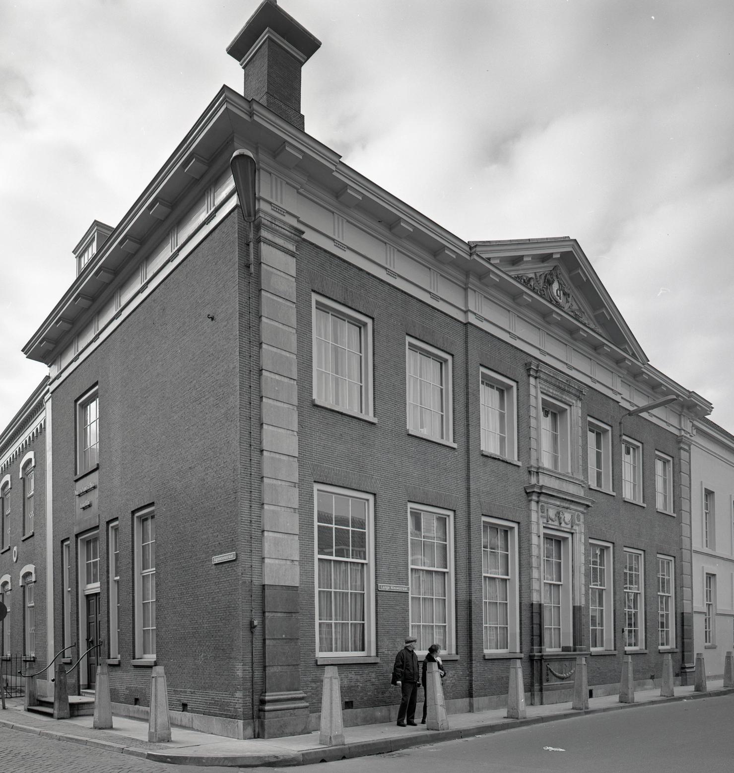 View of the front and side façades of the Willem Arntsz House
