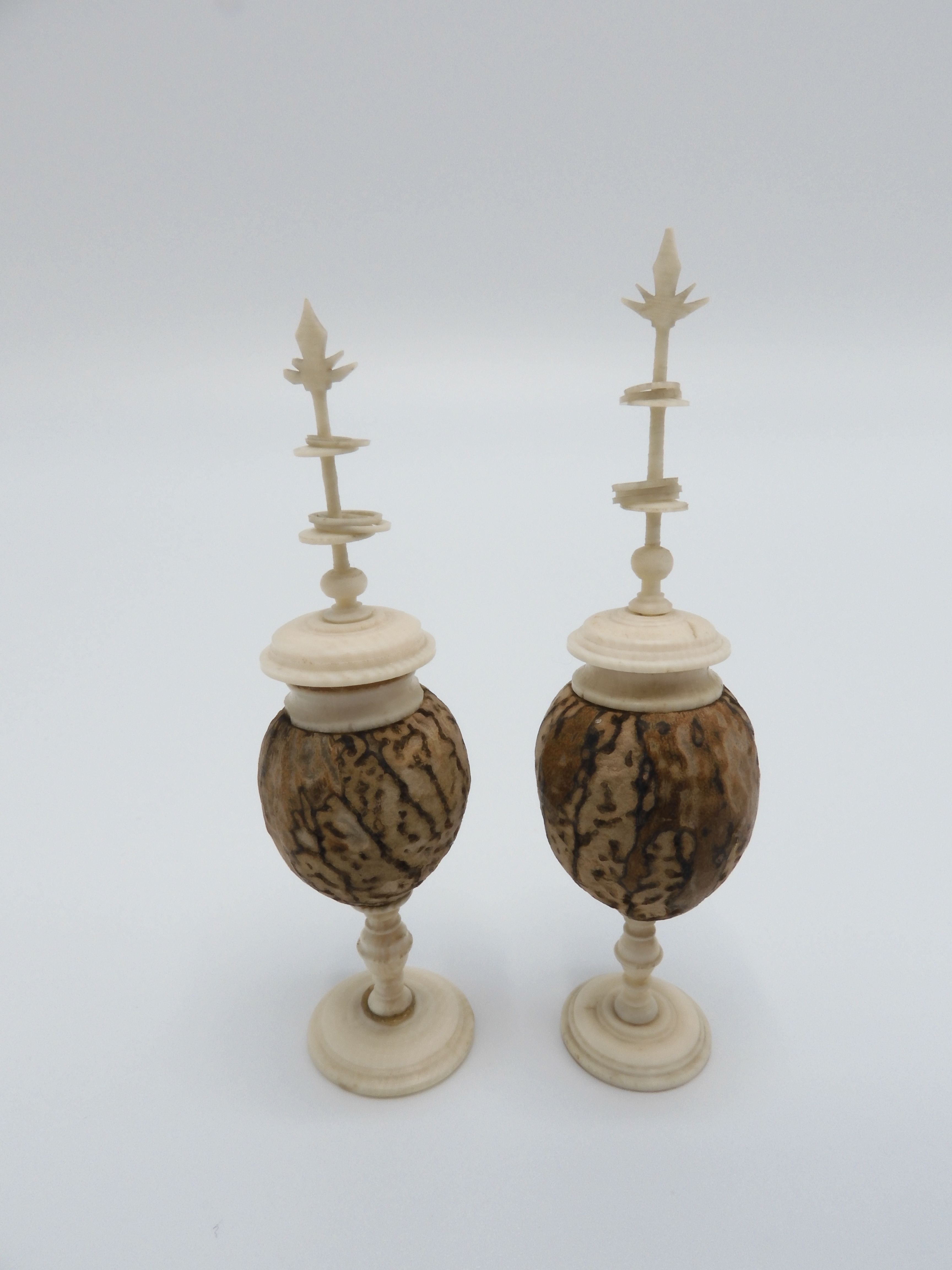 miniature jars of nutmeg