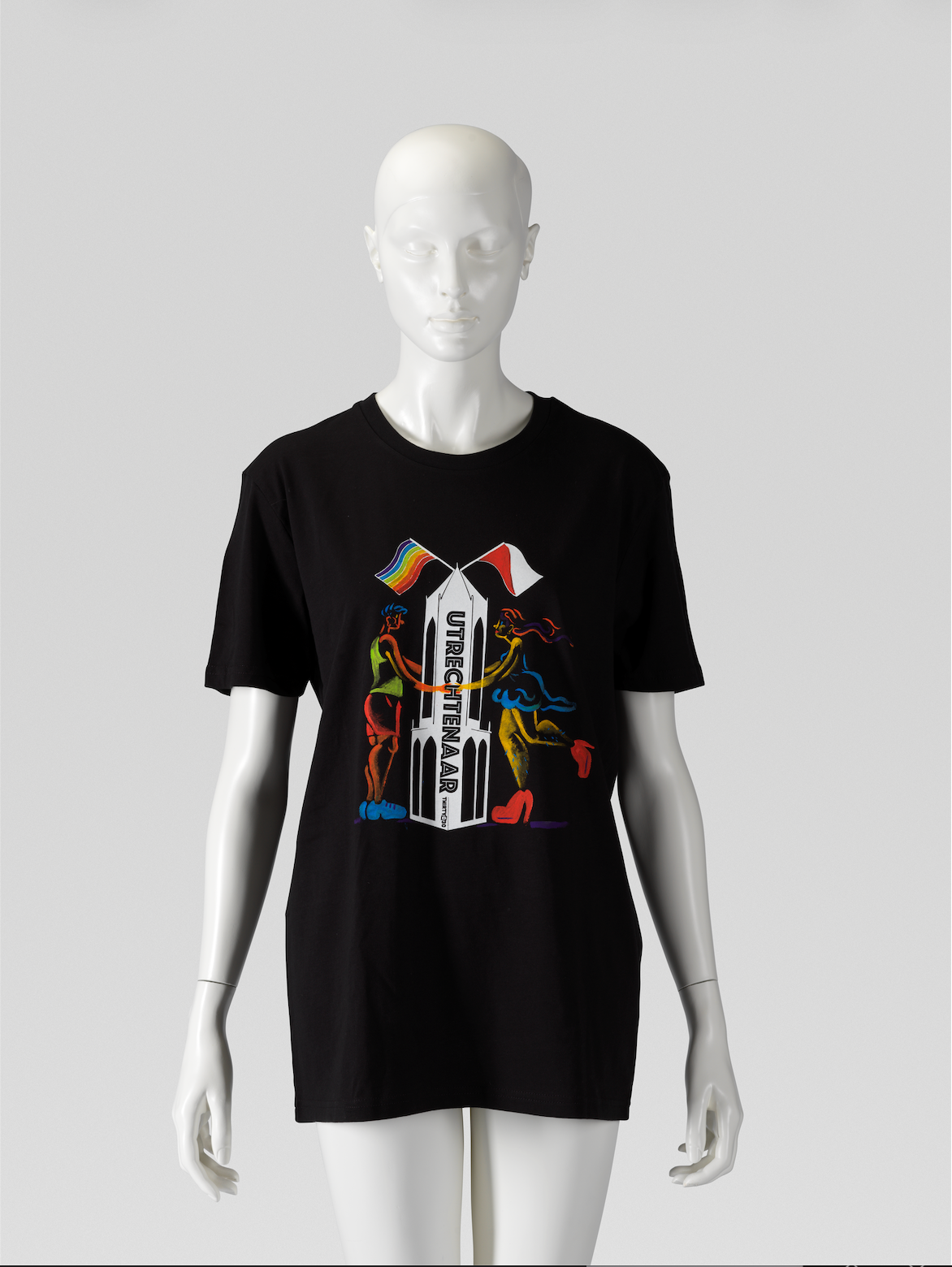 black shirt with the text 'utrechtenaar'