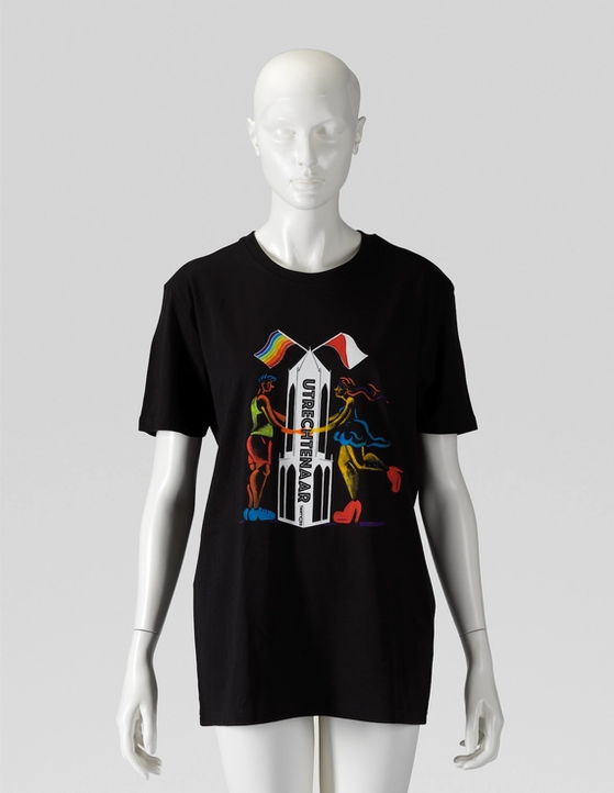 black shirt with the text 'utrechtenaar'
