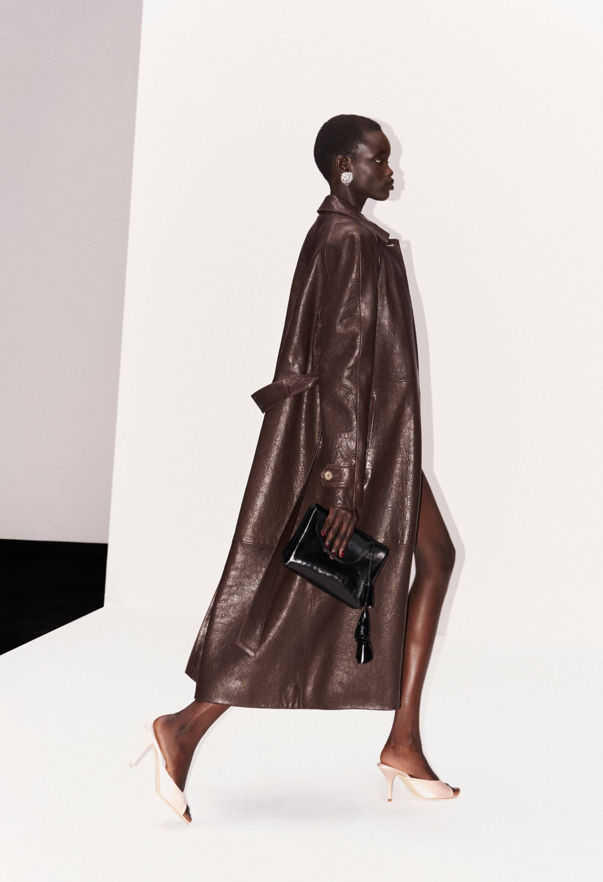 MAGDA BUTRYM とコラボ羊革ダークブラウン ロングコート男女兼用 Women's Coats & Jackets | Magda Butrym | Official Womenswear