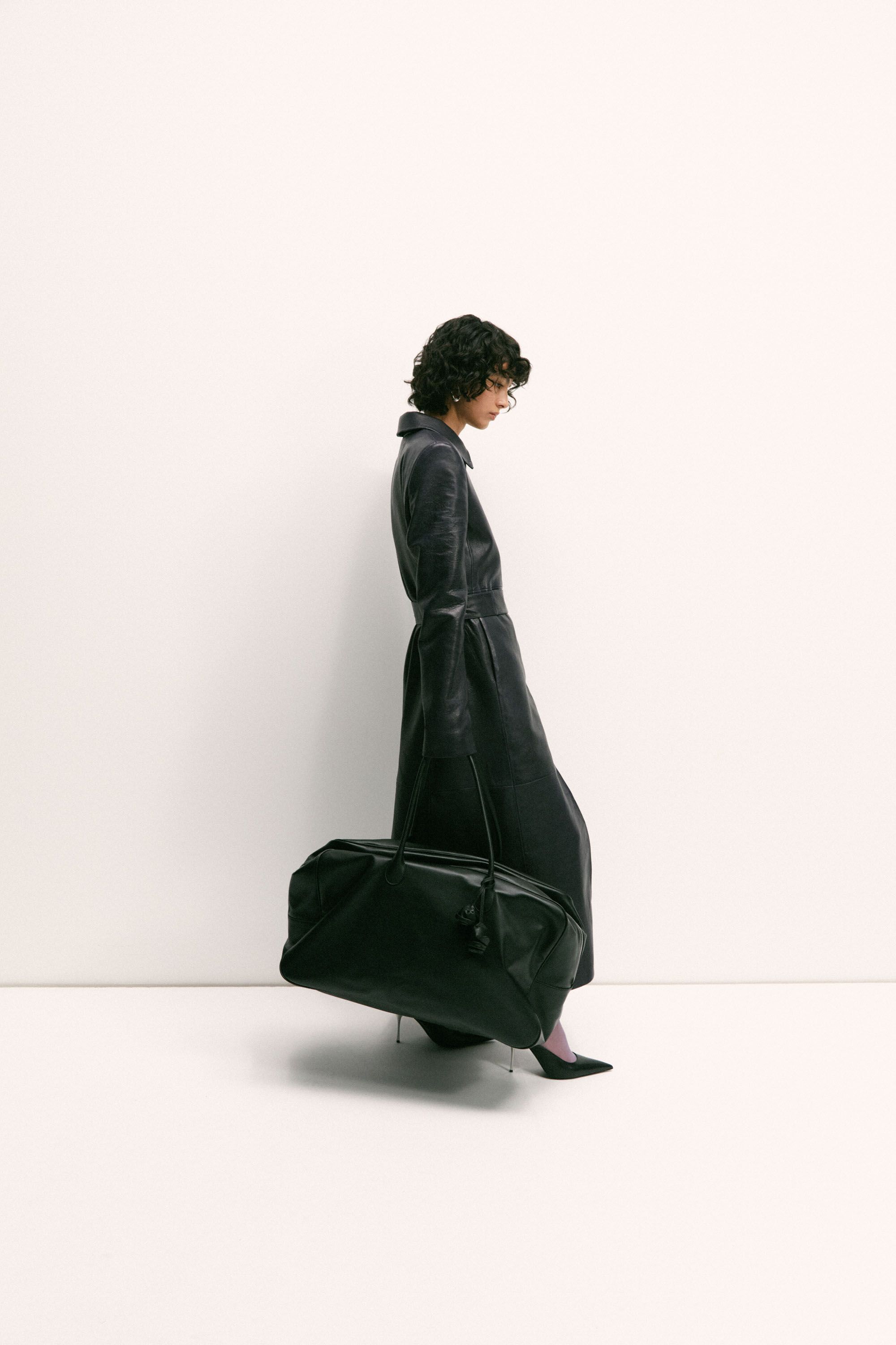 【関税込み】Magda Butrym ブラック ラージ Brigitte バッグ Large Brigitte bag in brown suede