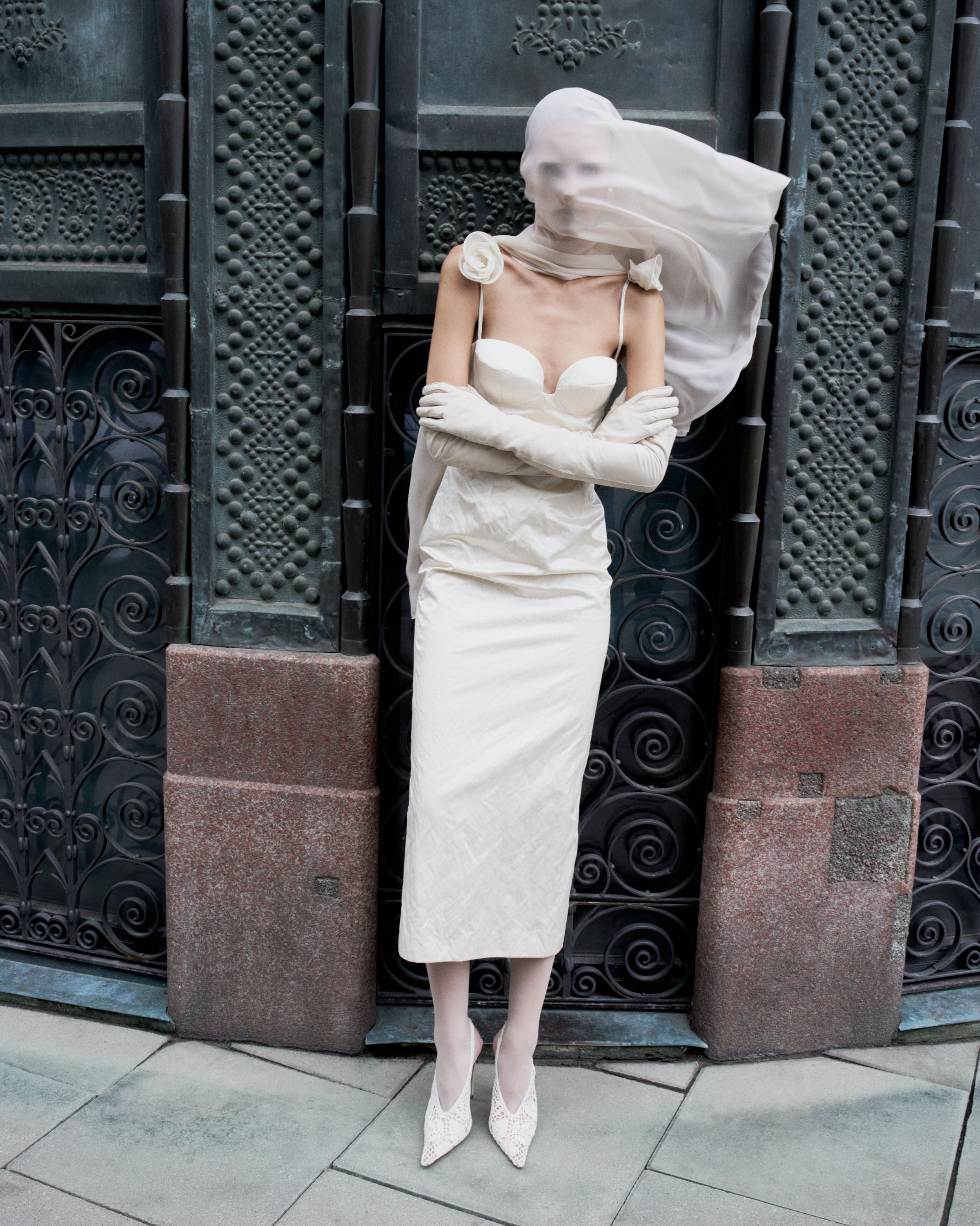 ミニスカート MAGDA BUTRYM SS25 '02' skirt (142525 BEIGE) Low waist floral appliqué mini skirt in cream