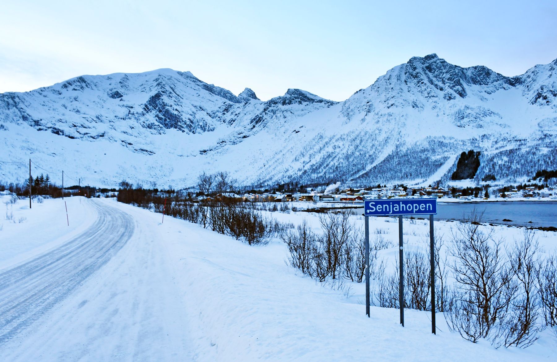 Senjahopen er blant de bygdene som sliter med lav tilgang på kraft til næringslivet, og der det er nødvendig å bruke strømmen smartere. Derfor er smarte varmtvannstanker særlig viktig i lokalsamfunn som dette.