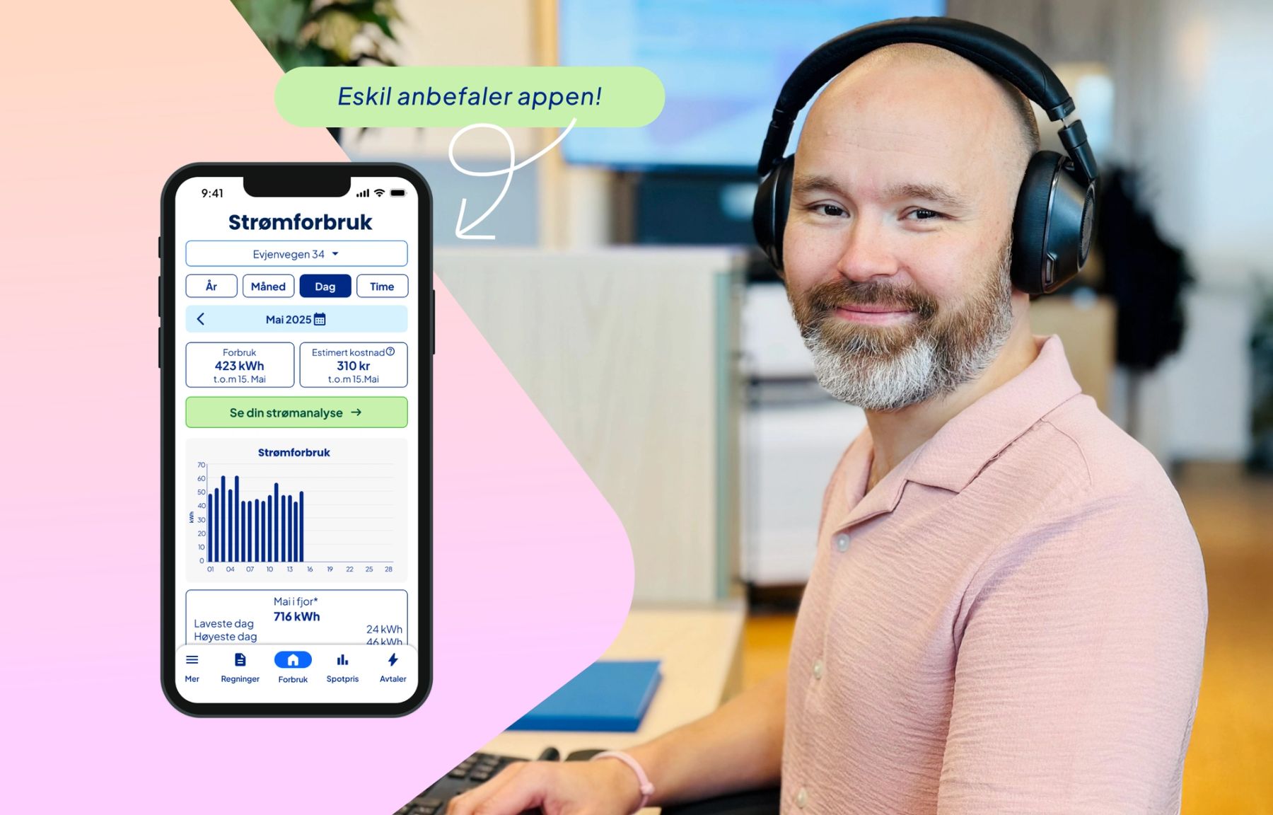 En smilende Eskil på kundeservice hos Ishavskraft sitter foran PCen sin med høretelefoner på, en mobiltelefon viser hvordan strømforbruket ser ut i strømappen