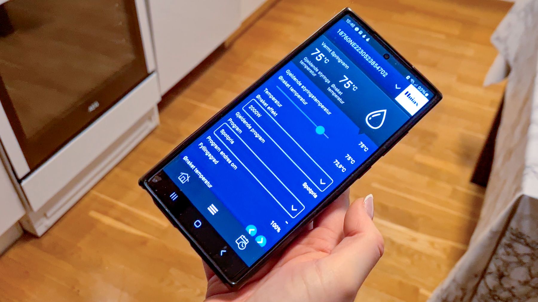 Hvor aktivt du styrer app’en avgjør hvor stor nytte du får av den smarte varmtvannstanken. Benedikte Wilsgård i Mefjordvær er blitt en ekspert.