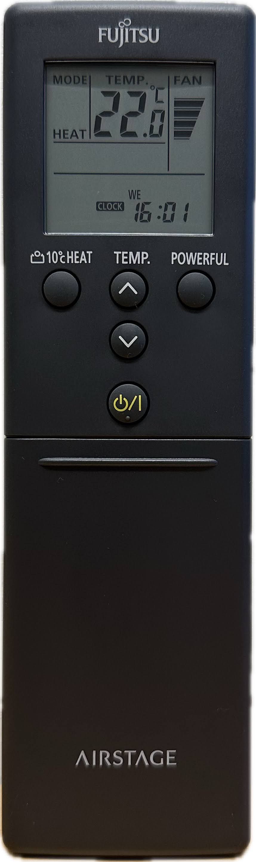 Fjernkontroll til en svart Fujitsu Norgespumpa 5.7 i oppvarmingsmodus.