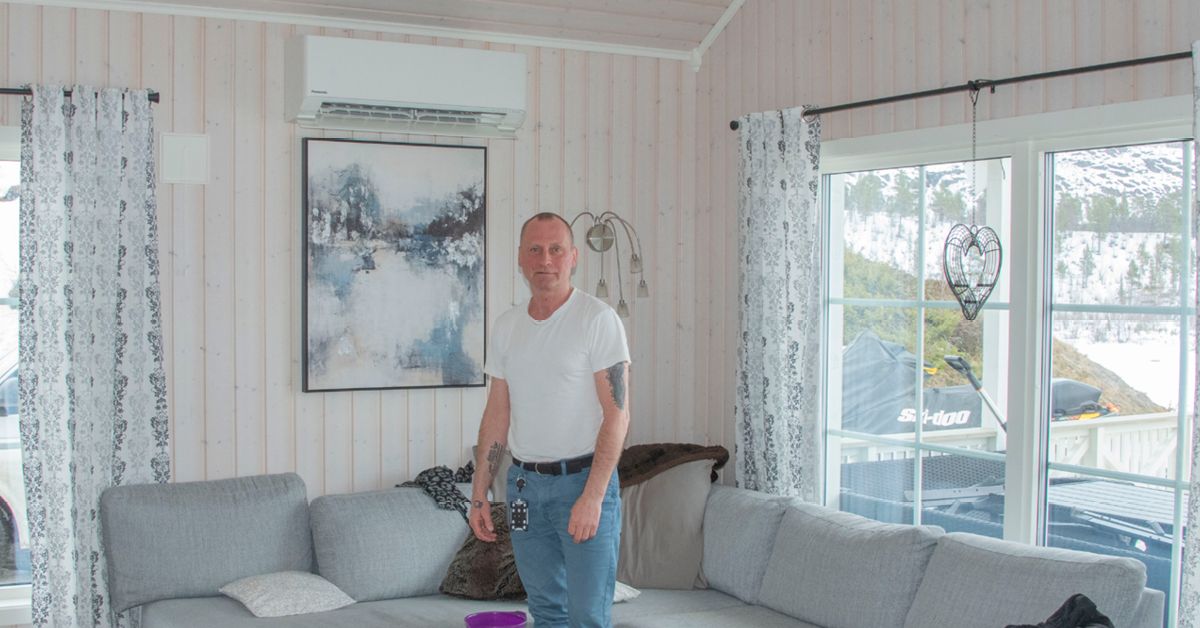 Ronny Berg står foran innedelen til varmepumpa si
