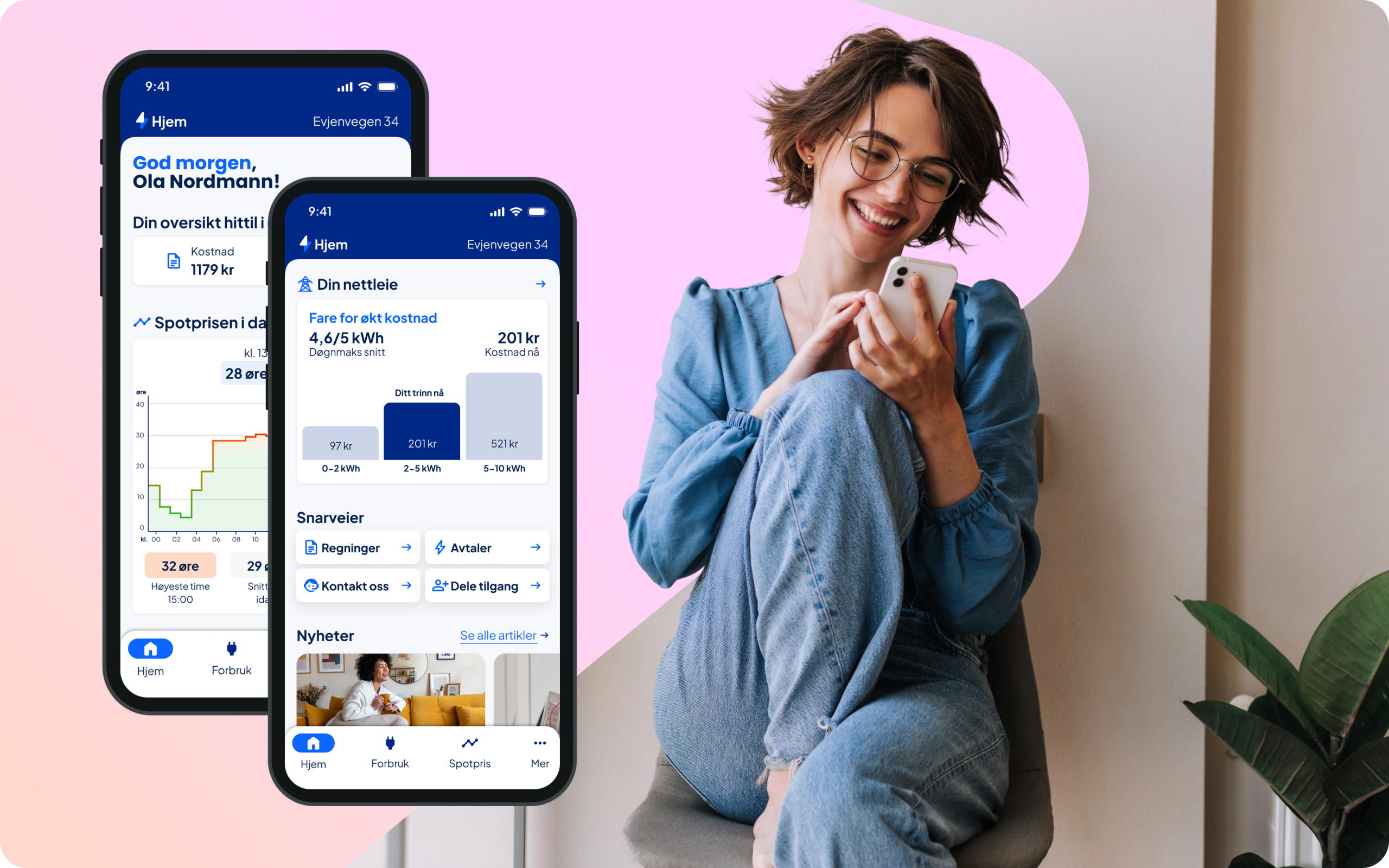 Ung kvinne sitter på en stol og smiler mens hun ser på telefonen sin. Hun er ikledd jeansskjorte- og bukse, og i bakgrunnen ligger Ishavskrafts rosa trekant-grafikk, og skjermdump av Ishavskraft-appen på en iPhone-mockup.
