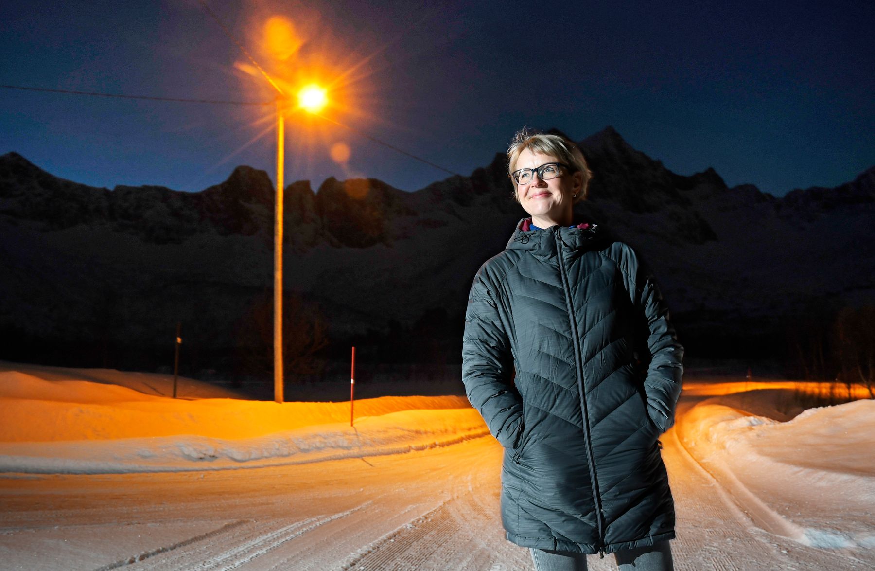 Til daglig er det bare Benedikte og ektemannen Jim som bor i eneboligen i Mefjordvær. Men enkelte helger er huset fullt av gjester, og da er det greit å kunne styre strømforbruket.