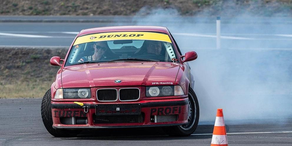 BMW E36 drifting