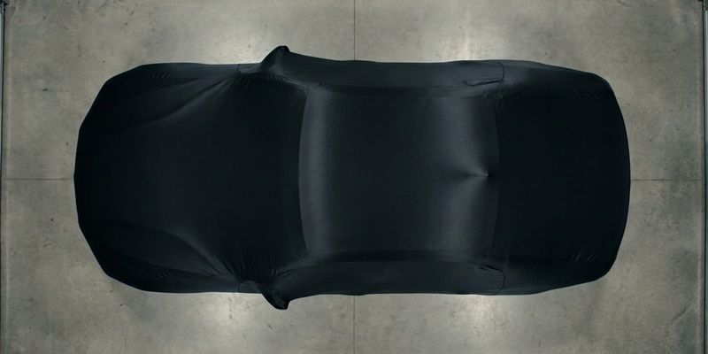 Satin · indoor (garage)