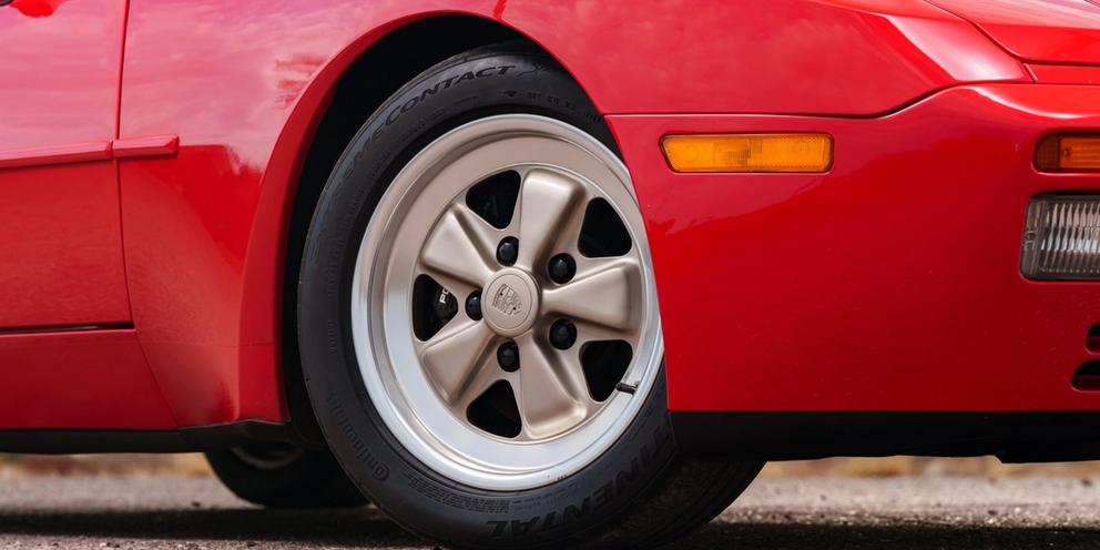 Porsche 944