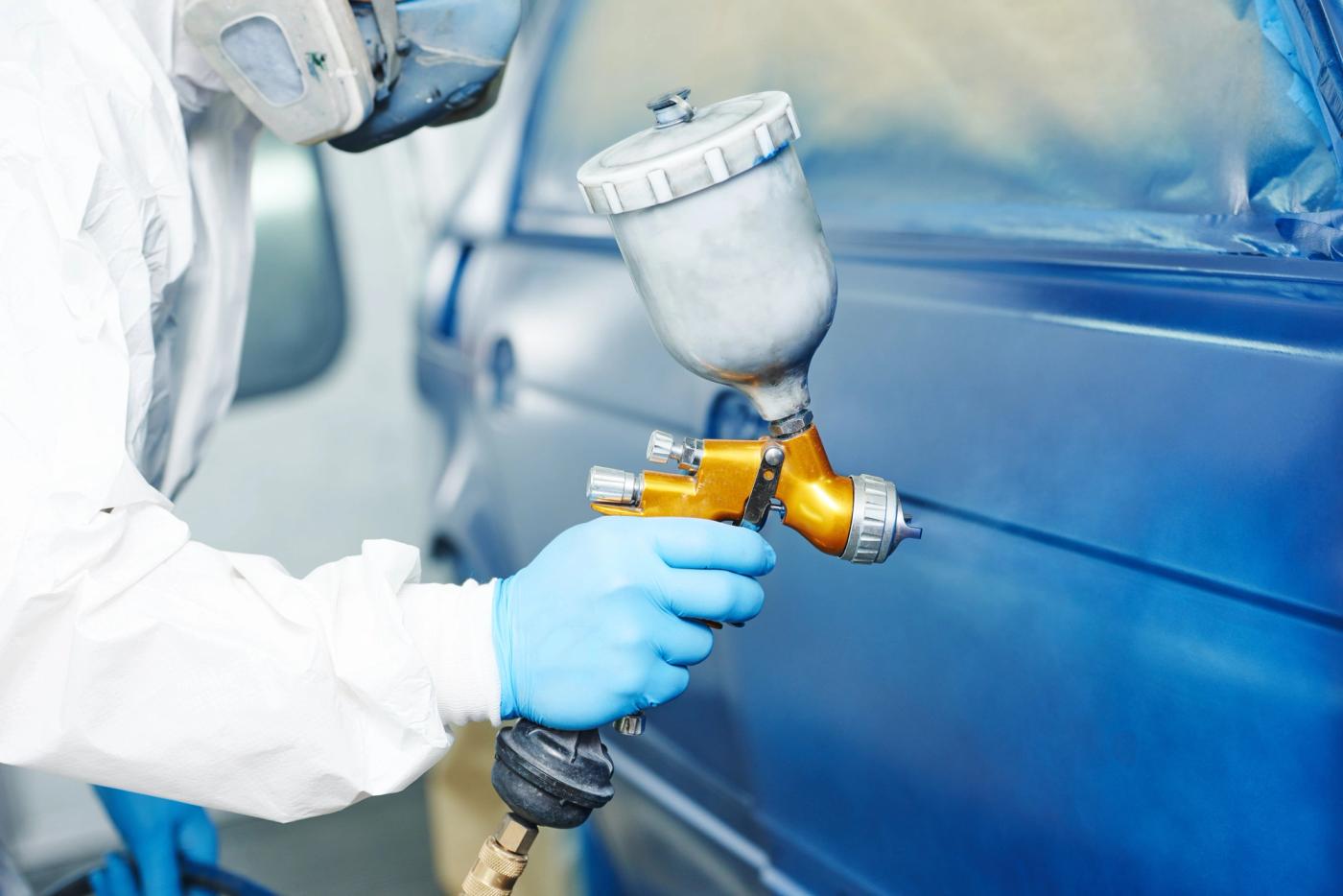 automobile-repairman-painter-hand-protective-glove