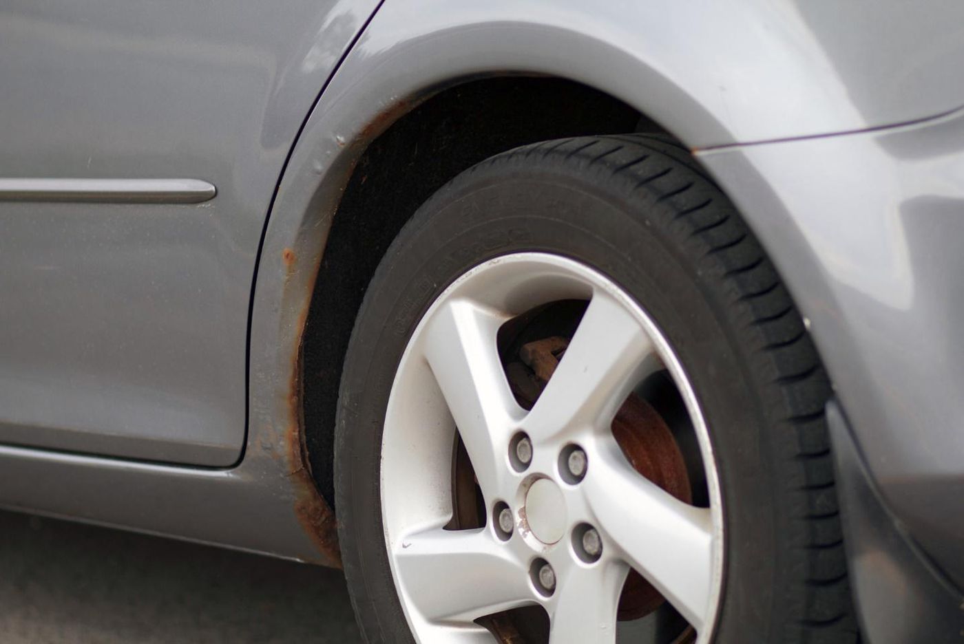 A close up of a car tire Description automatically generated with medium confidence