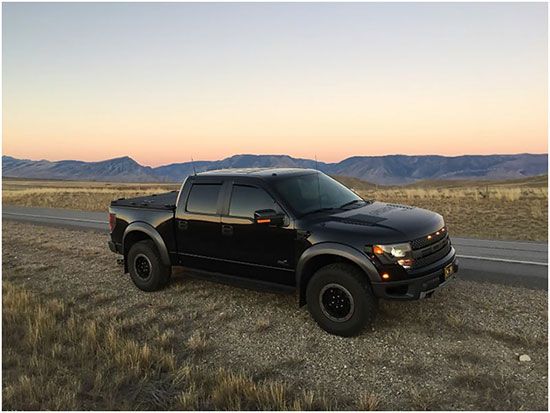 Ford_Raptor_with_bed_cover