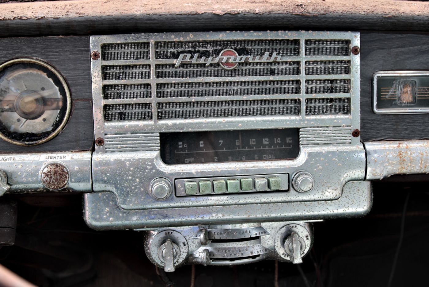 Music Moves Us The Fascinating History of the Car Radio