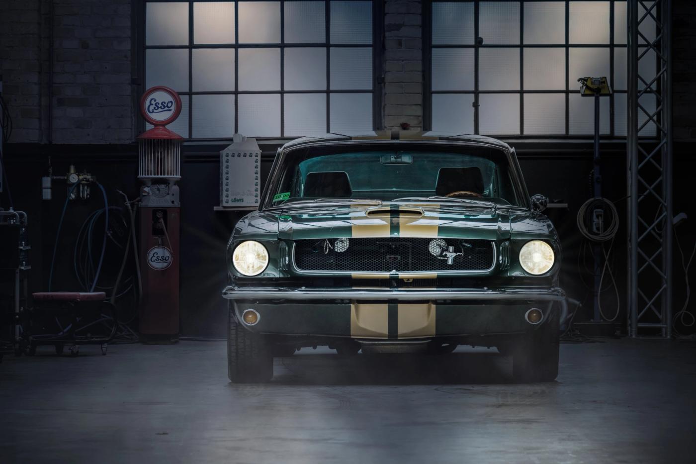 berlin-germany-april-2018-oldtimer-garage