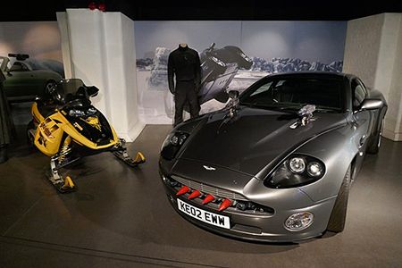 Aston Martin V12 Vanquish