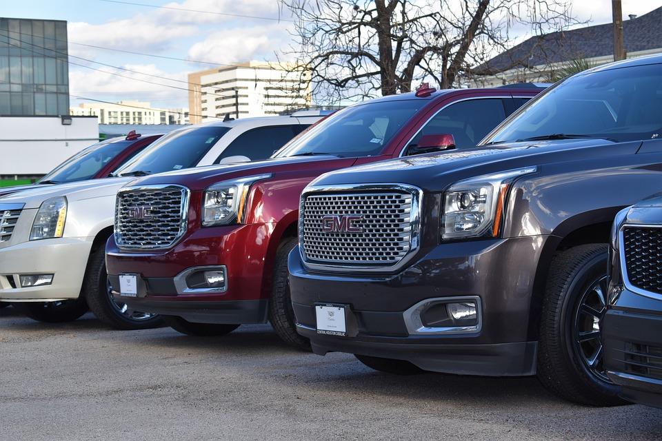 Free photos of Pre-owned vehicles