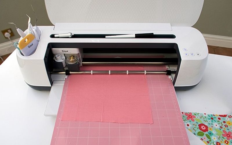 Cricut maker at work